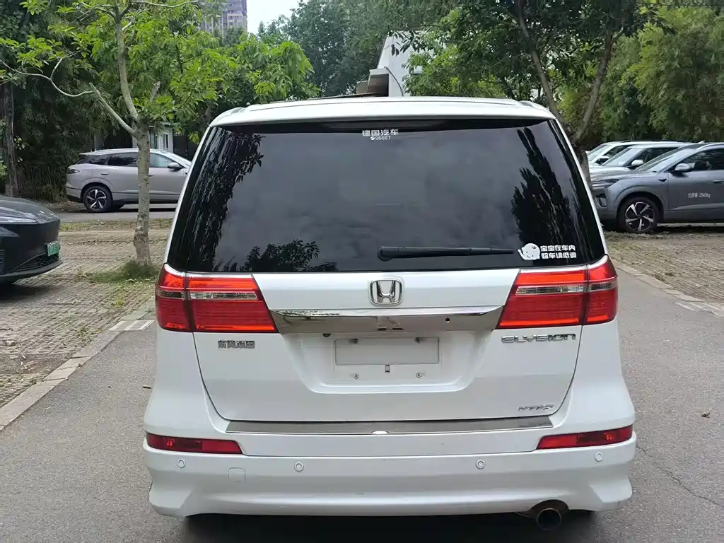 Elysion 2.4 L VTi-S Distinguished