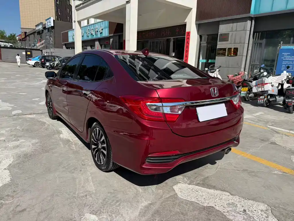 Crider 1.8 L Auto Luxury