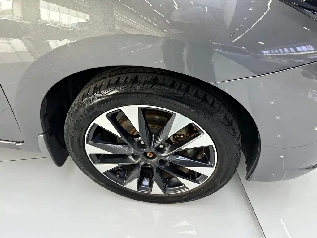 Lannia 1.6 L CVT Smart Cool