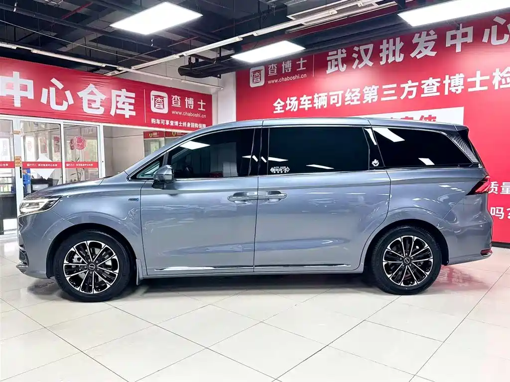 Roewe iMAX8 400 TGI Honored