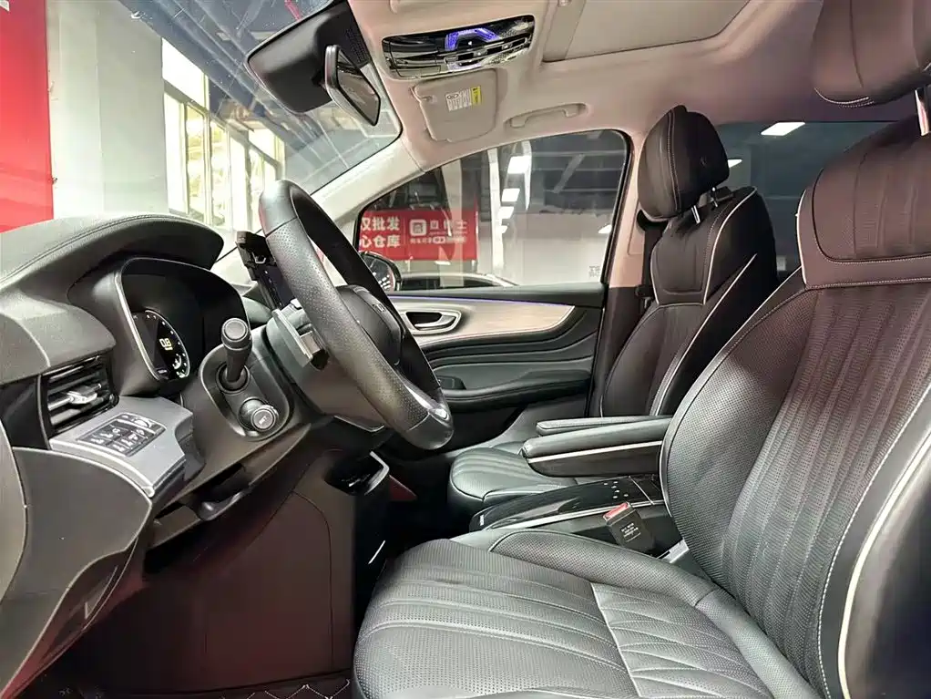 Roewe iMAX8 400 TGI Honored