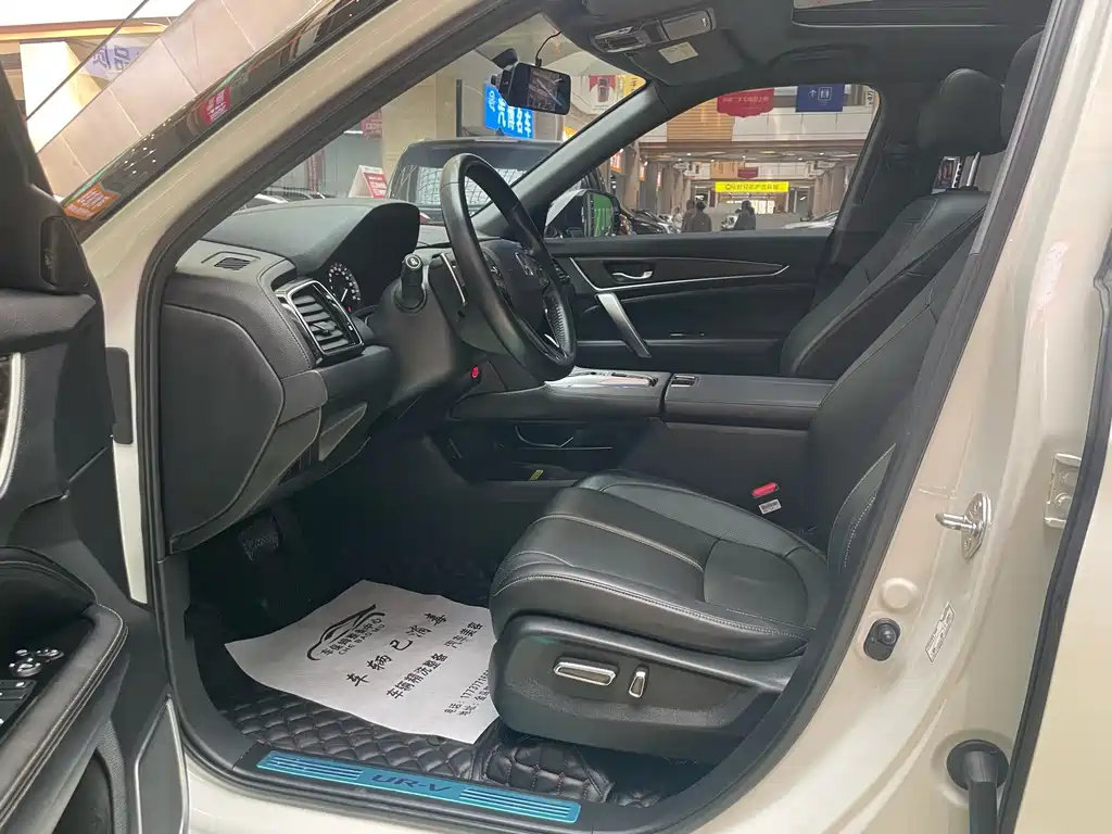 Honda UR-V 370 TURBO 2 WD Graceful
