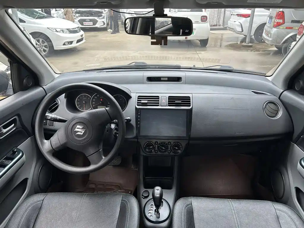 Swift 1.5 L Auto Fashion Cool Play