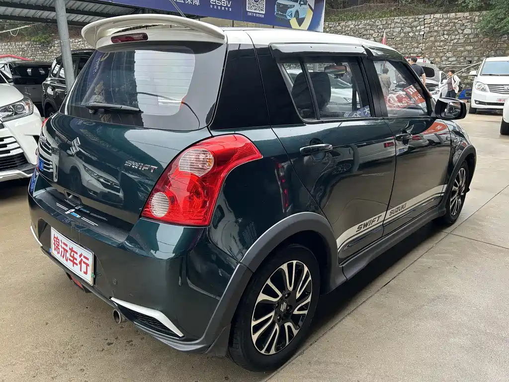 Swift 1.5 L Auto Fashion Cool Play