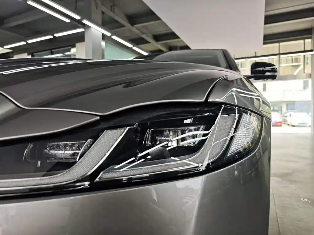 Jaguar XFL XFL 2.0 T P250 2 WD Premium Luxury