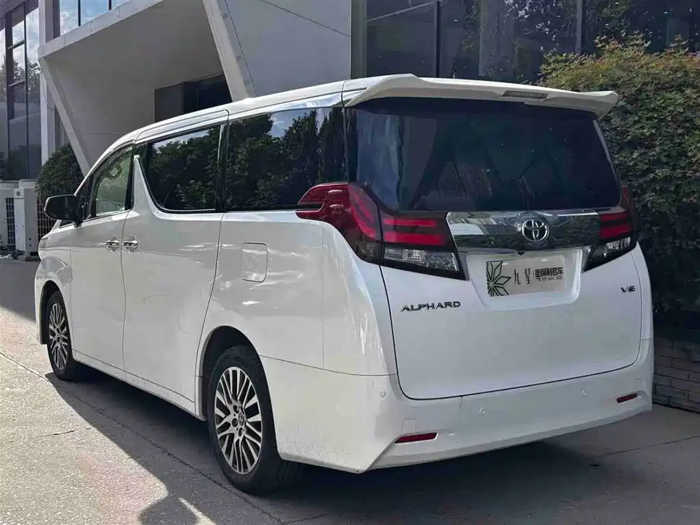 Alphard 3.5 L Luxury