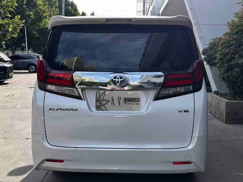 Alphard 3.5 L Luxury