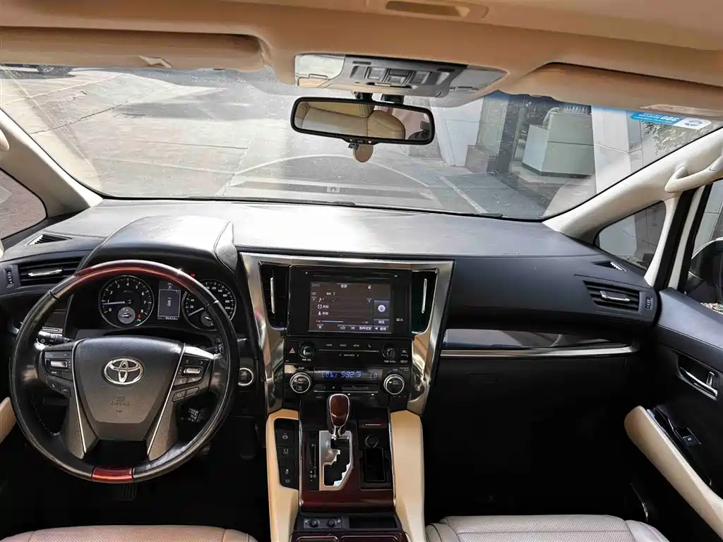Alphard 3.5 L Luxury