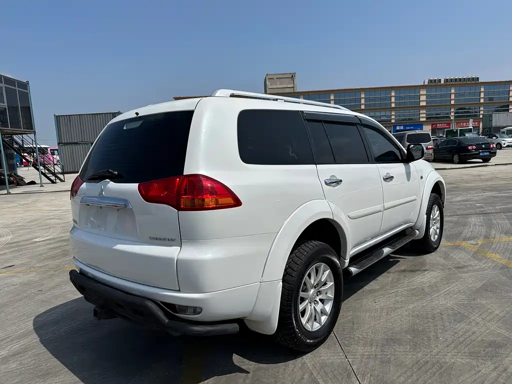 Pajero Sport 3.0 L Auto 4 WD Flagship