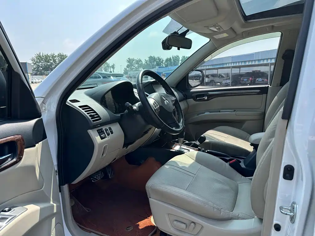 Pajero Sport 3.0 L Auto 4 WD Flagship