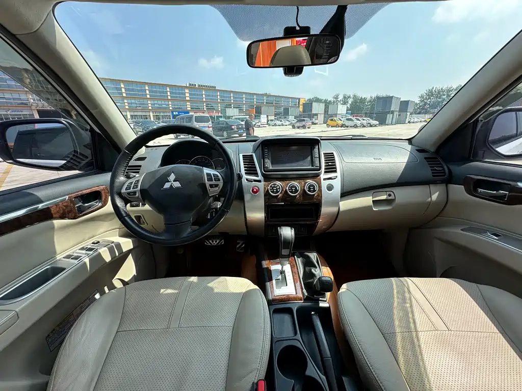 Pajero Sport 3.0 L Auto 4 WD Flagship