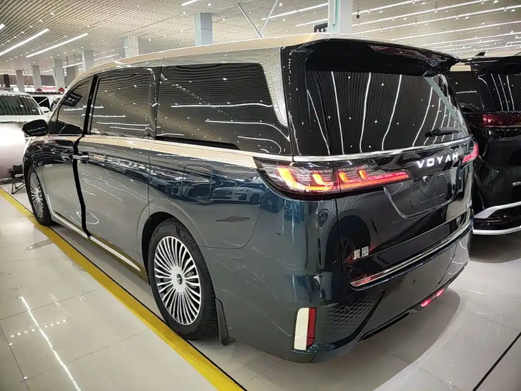 Voyah Dreamer PHEV 4 WD Flagship Kunpeng