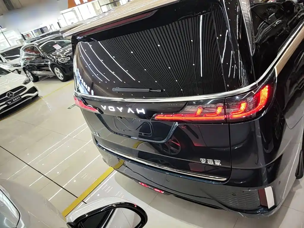 Voyah Dreamer PHEV 4 WD Flagship Kunpeng