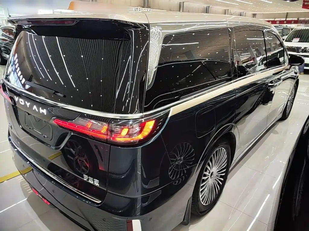 Voyah Dreamer PHEV 4 WD Flagship Kunpeng