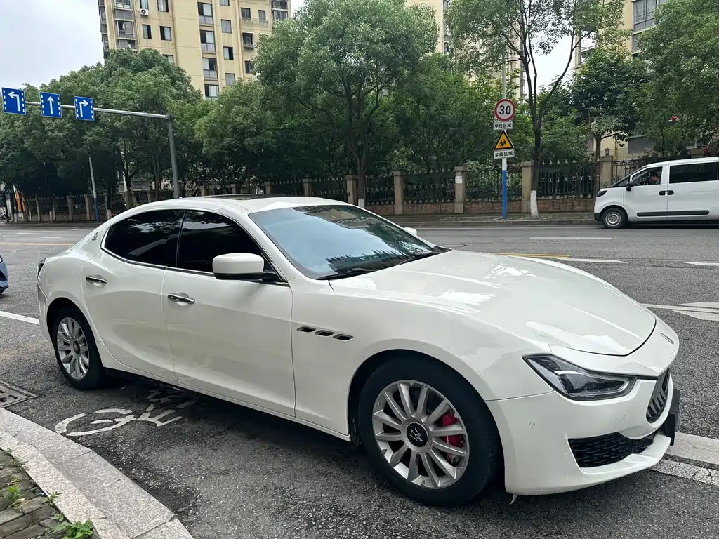 Ghibli 3.0 T Standard