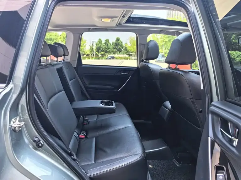 Subaru Forester 2.0 i Fashion Navigation