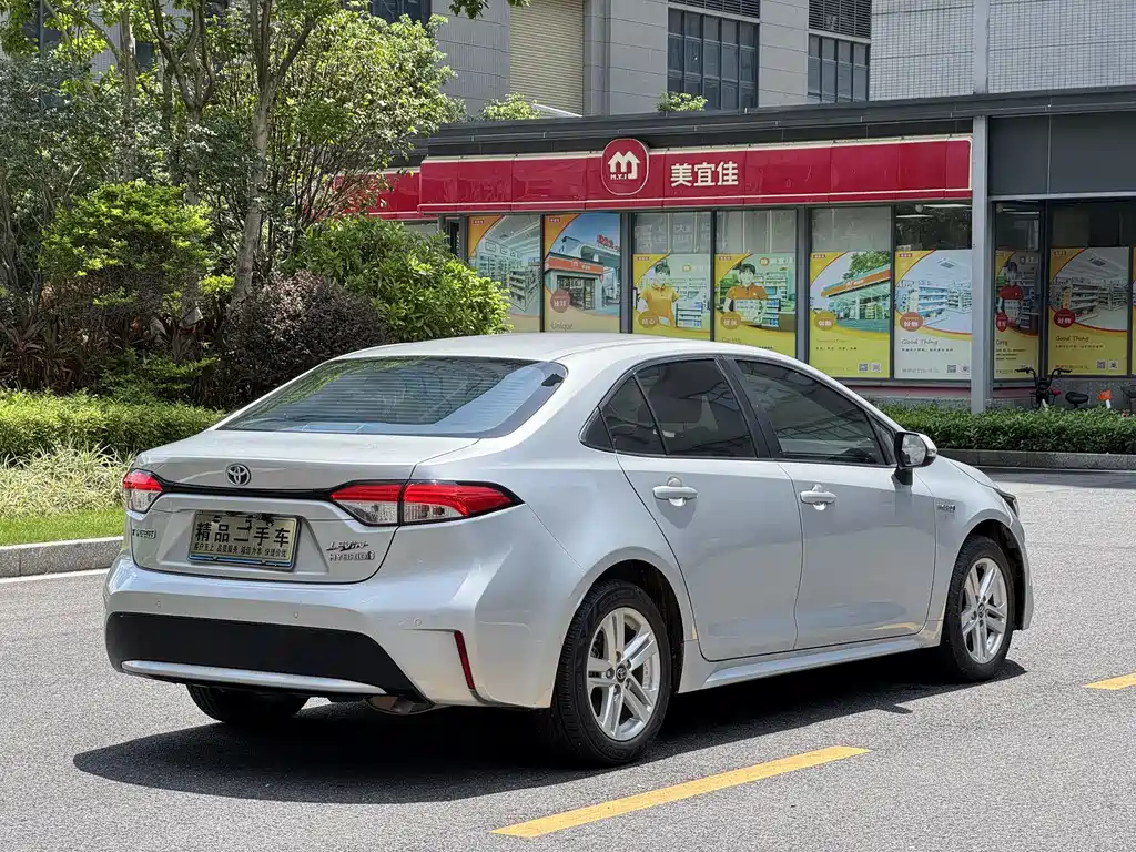 Levin Dual Engine 1.8 H E-CVT Luxury