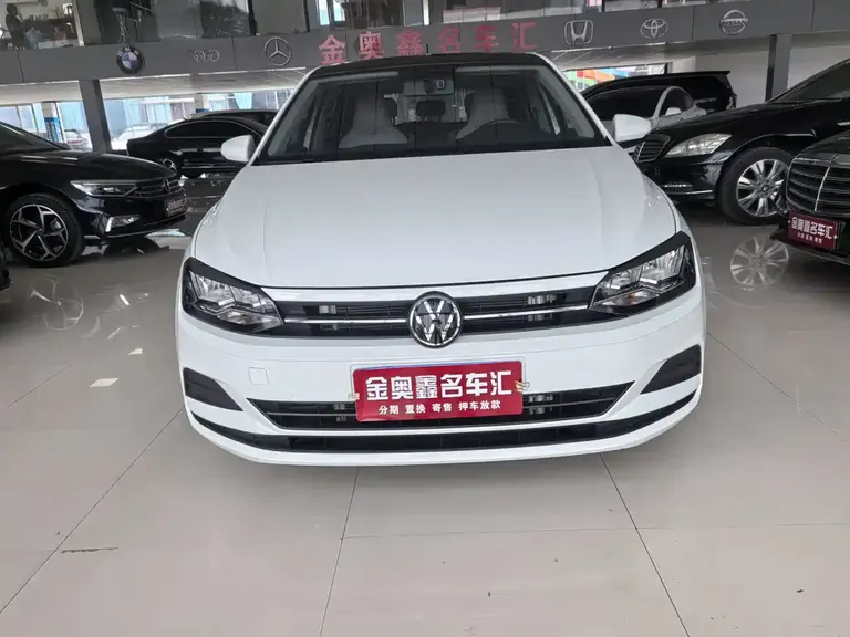 Volkswagen Polo Plus 1.5 L Auto Colorful Tech