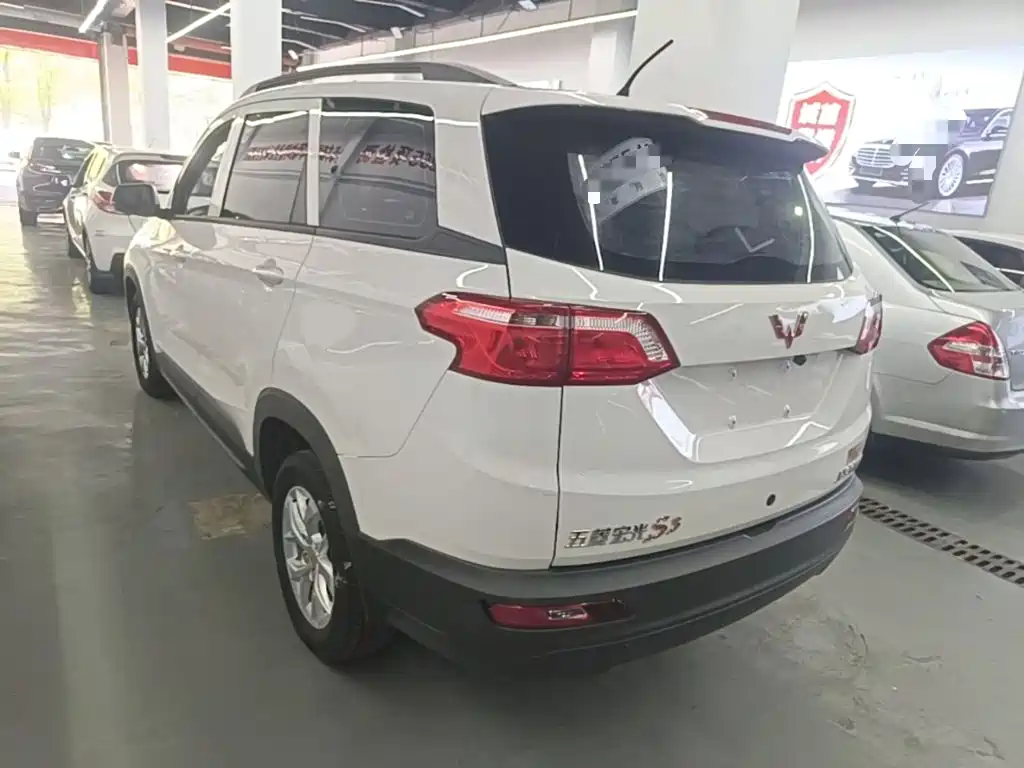 Wuling Hongguang S3 1.5 L Manual Standard CN-V
