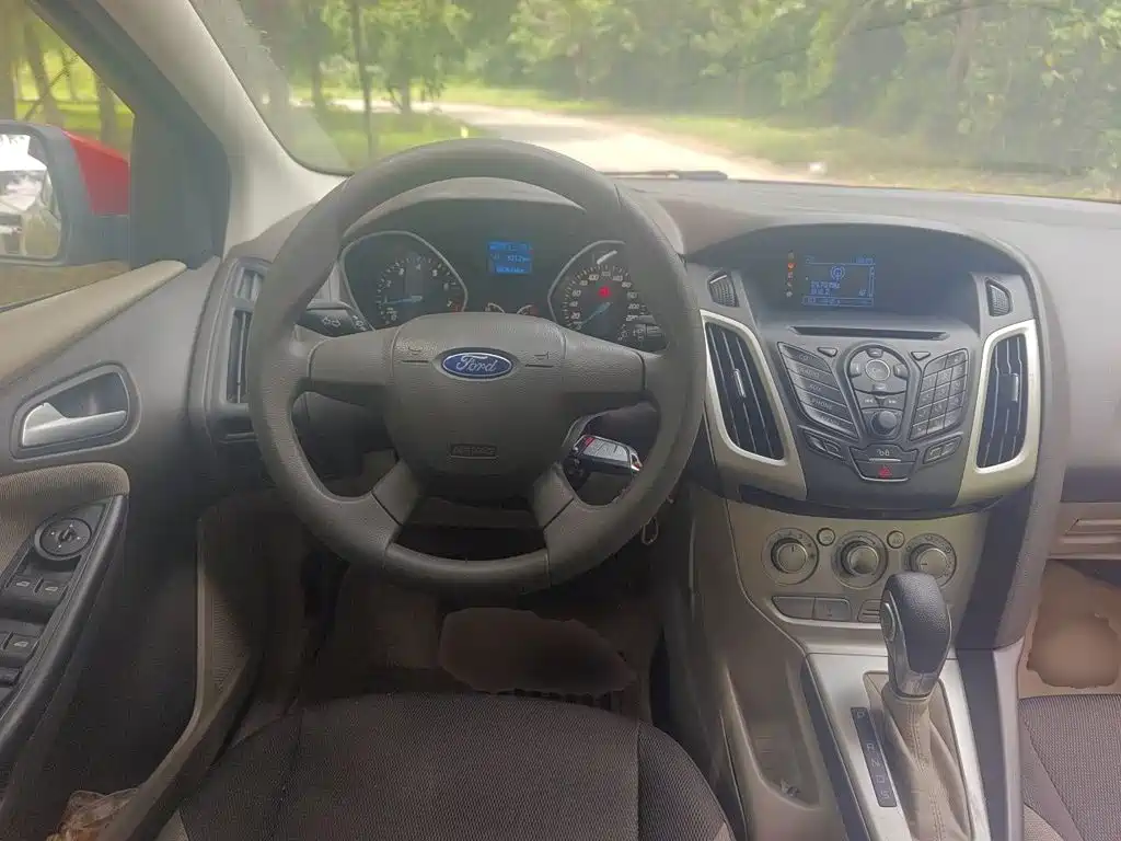 Focus Sedan 1.6 L Auto Comfort