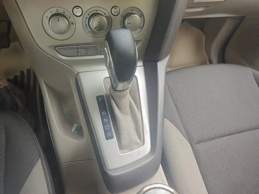 Focus Sedan 1.6 L Auto Comfort