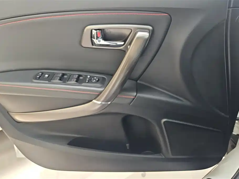 Besturn X80 奔腾X80 2018款 Live版 2.0 L 自动舒适型