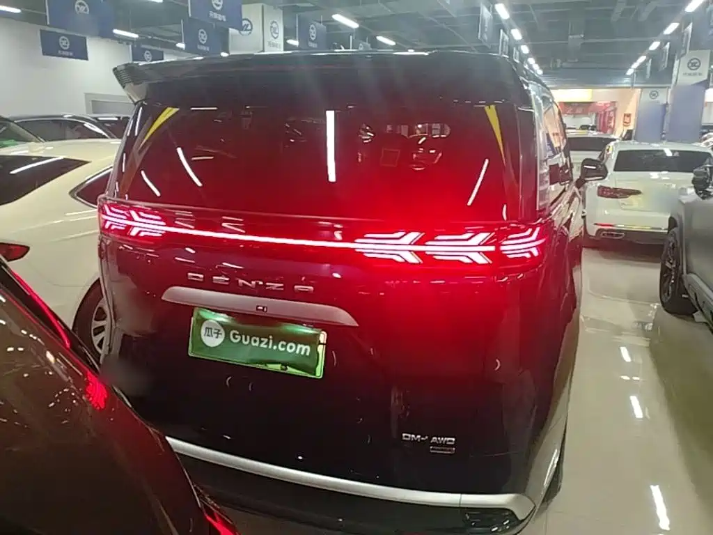 Denza D9 DM-i Smart Drive 1020 4 WD Flagship