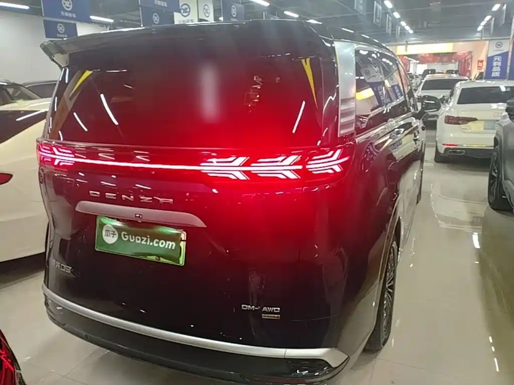 Denza D9 DM-i Smart Drive 1020 4 WD Flagship