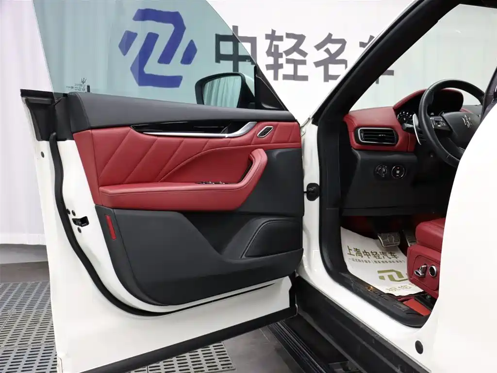 Levante 2.0 T GT Sharp Edge