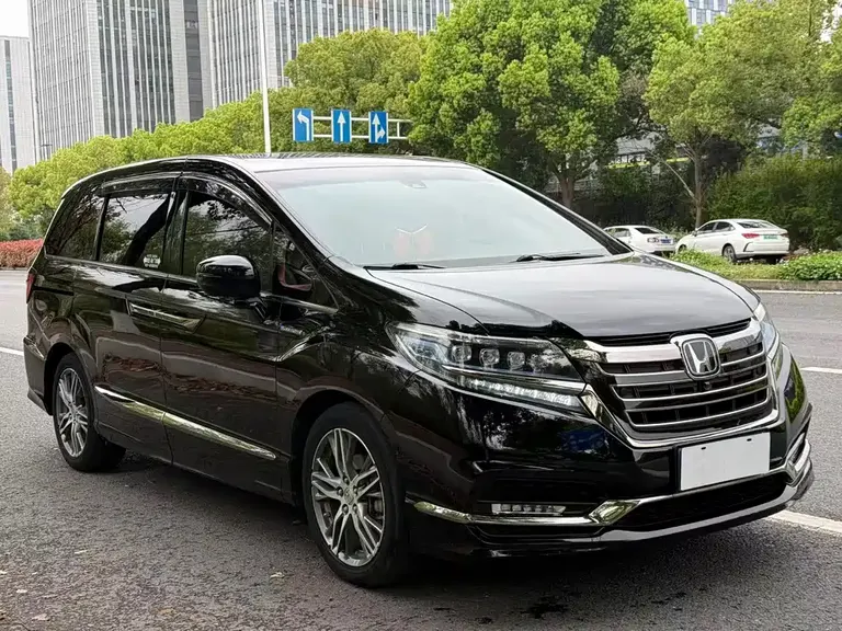 Honda Elysion 2.0 L Hybrid Supreme
