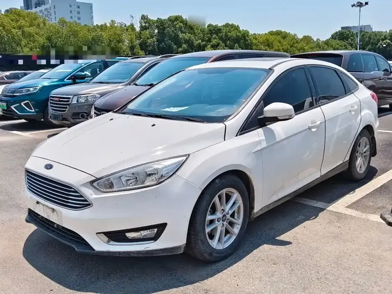 Ford Focus Sedan EcoBoost 125 Auto Super Style
