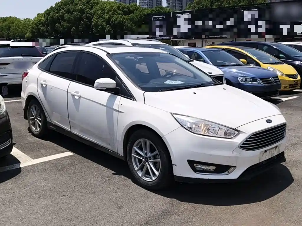 Focus Sedan EcoBoost 125 Auto Super Style
