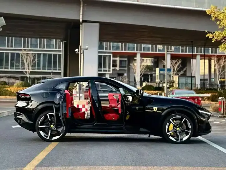 Ferrari Purosangue 6.5 L V12