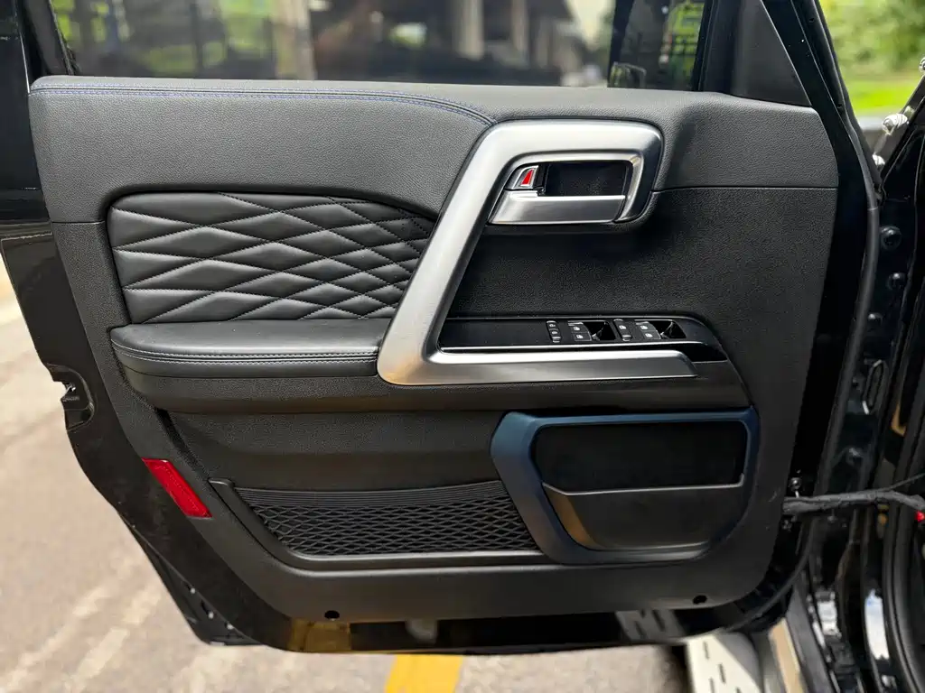 BAIC BJ40 2.0 D Auto 4 WD Blade Hero Swordsman