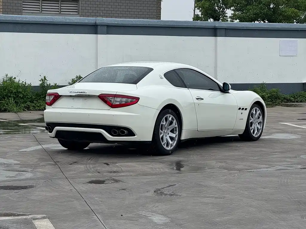 GranTurismo 4.2 L Standard