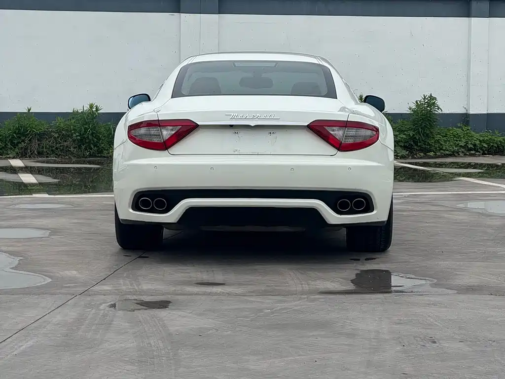 GranTurismo 4.2 L Standard