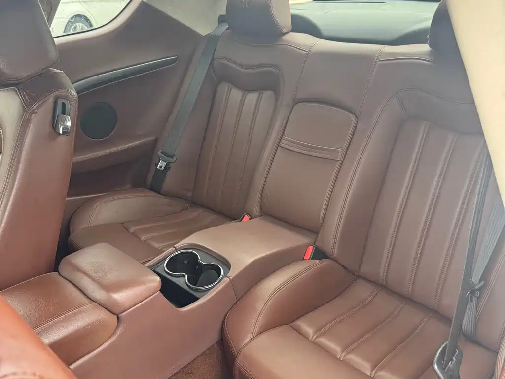 GranTurismo 4.2 L Standard