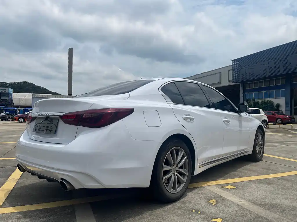 Infiniti Q50 L 2.0 T Comfort CN-V