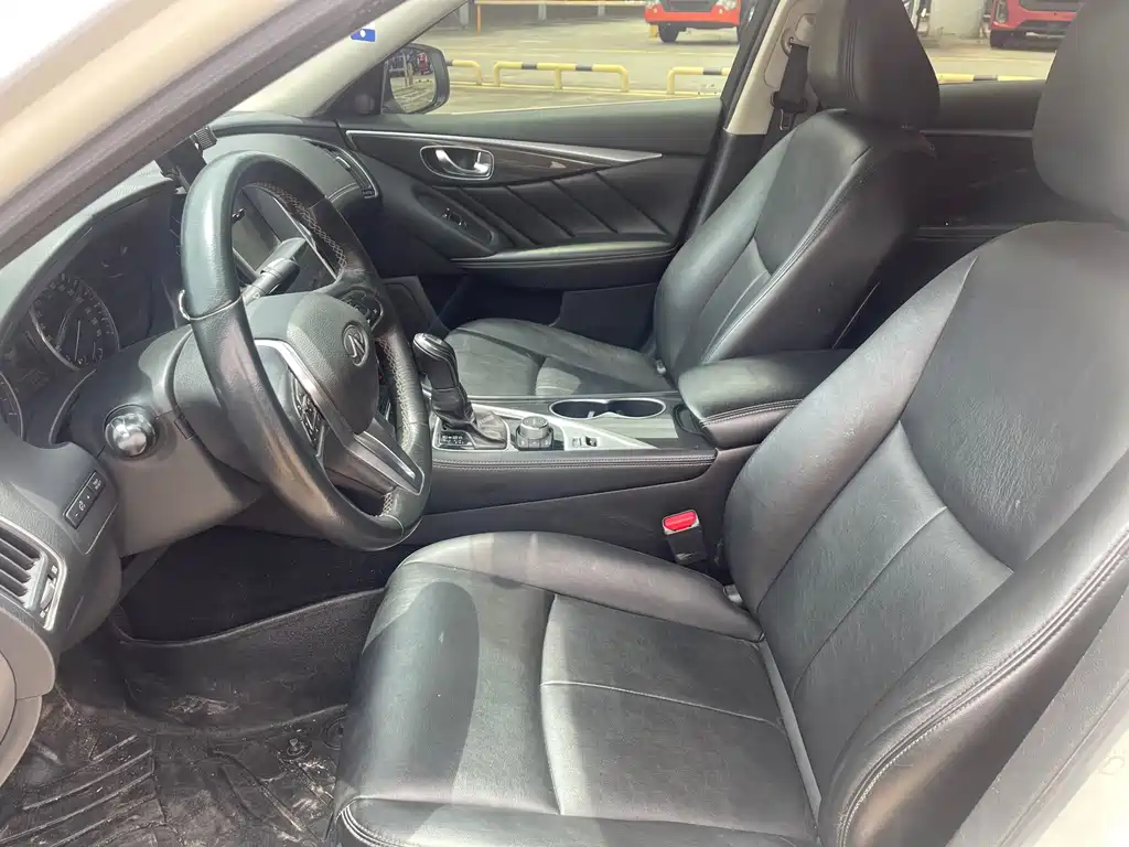 Infiniti Q50 L 2.0 T Comfort CN-V