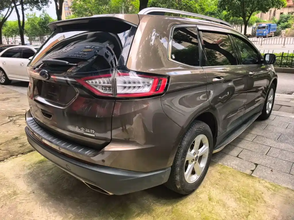 Edge EcoBoost 245 2 WD Elite Sharp 5-seat