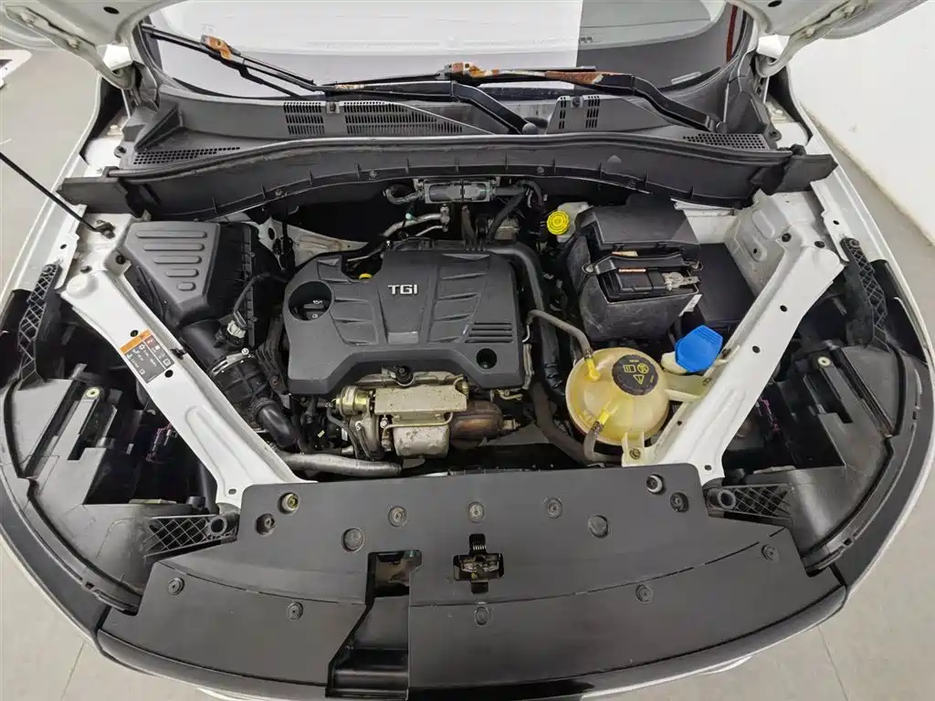 Roewe RX5 20 T 2 WD Manual Flagship