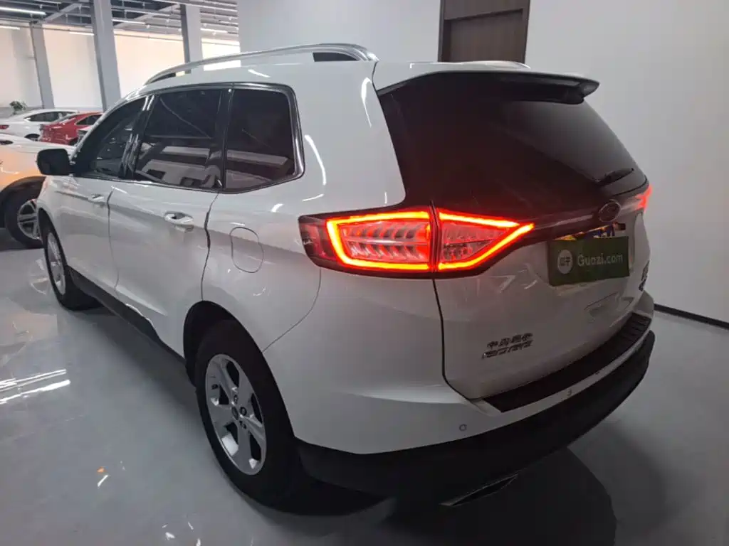 Edge EcoBoost 245 2 WD Elite Sharp 5-seat