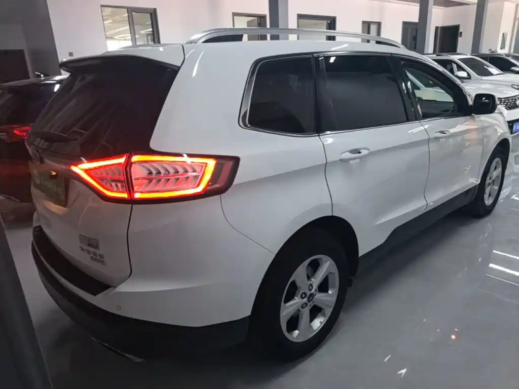 Edge EcoBoost 245 2 WD Elite Sharp 5-seat