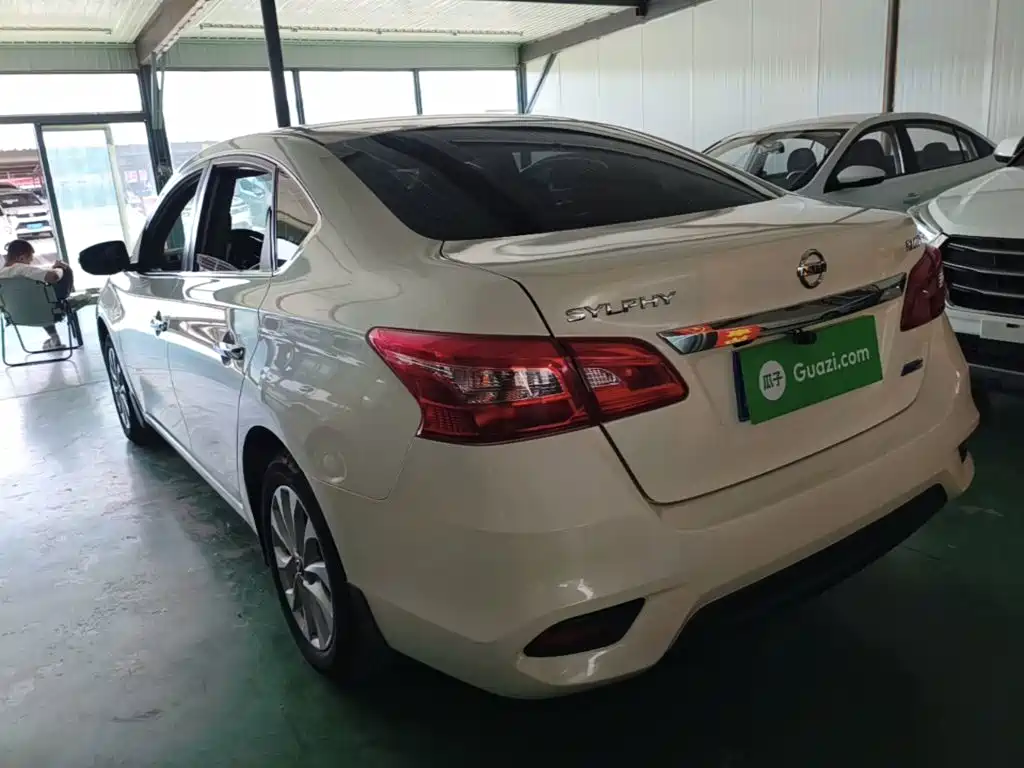 Sylphy 1.6 XV CVT Connected Premium CN-VI