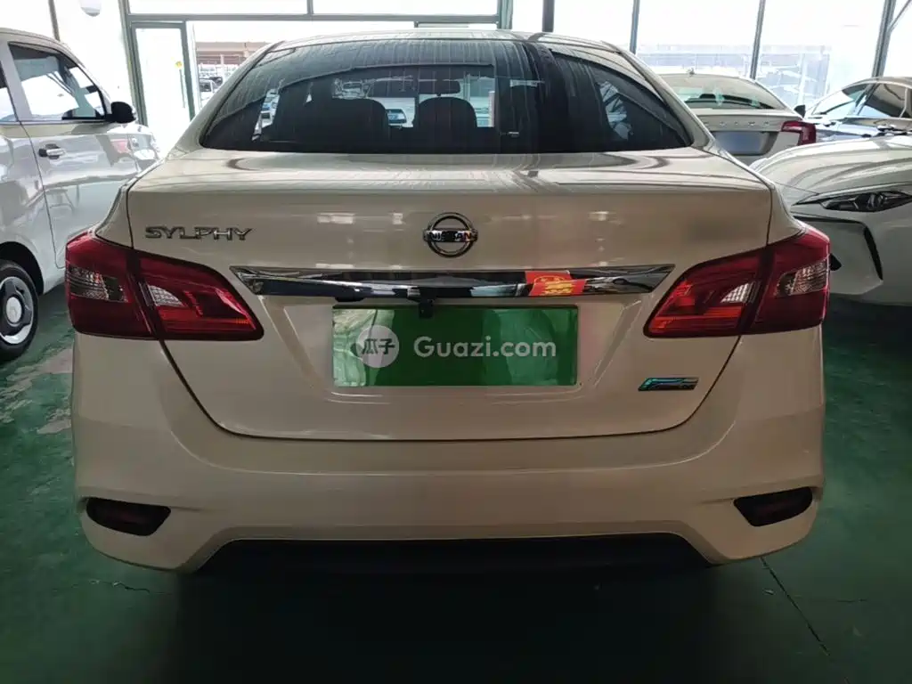 Sylphy 1.6 XV CVT Connected Premium CN-VI