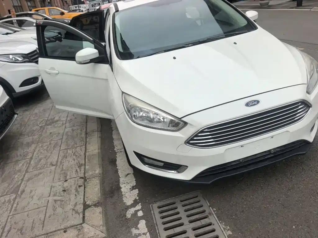 Focus Sedan 1.6 L Auto Style Smart Travel
