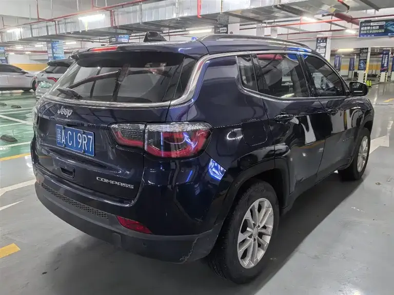 Jeep Compass 220 T Auto Leading