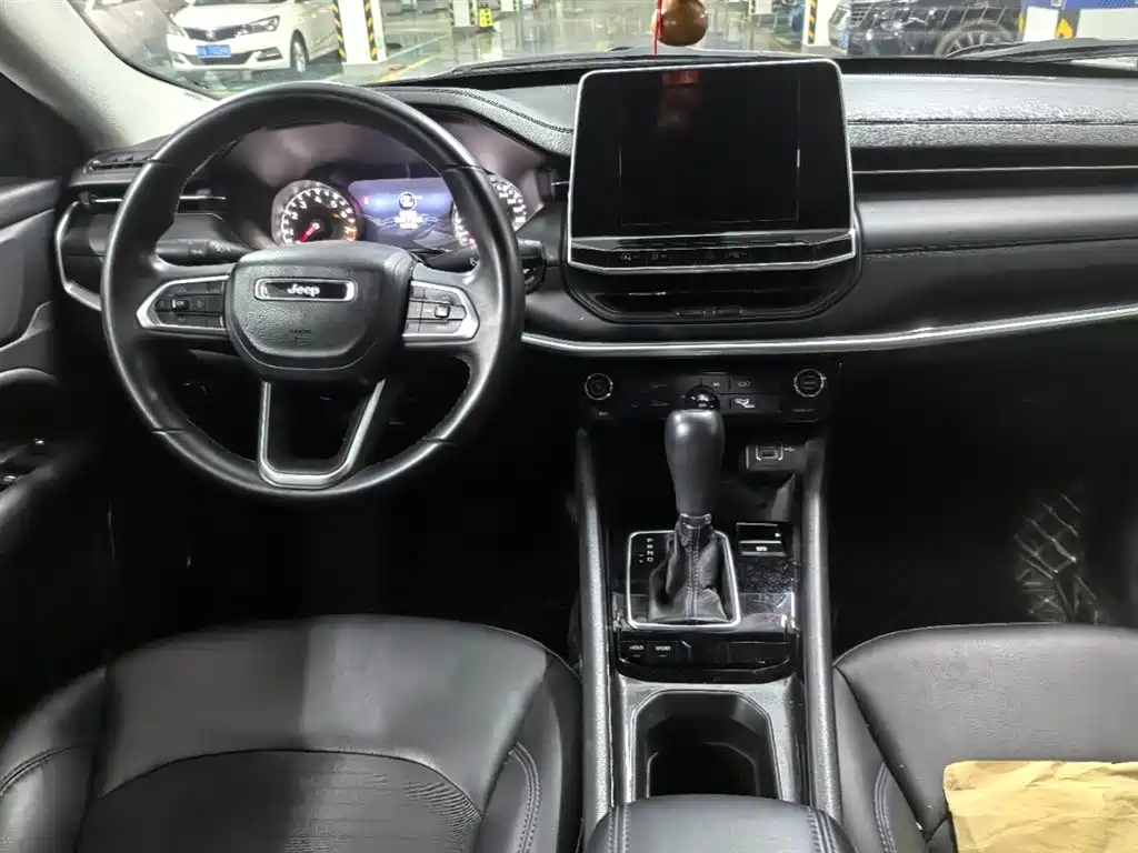 Compass 220 T Auto Leading