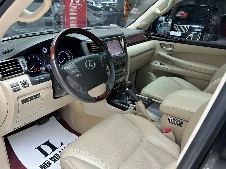 Lexus LX 570