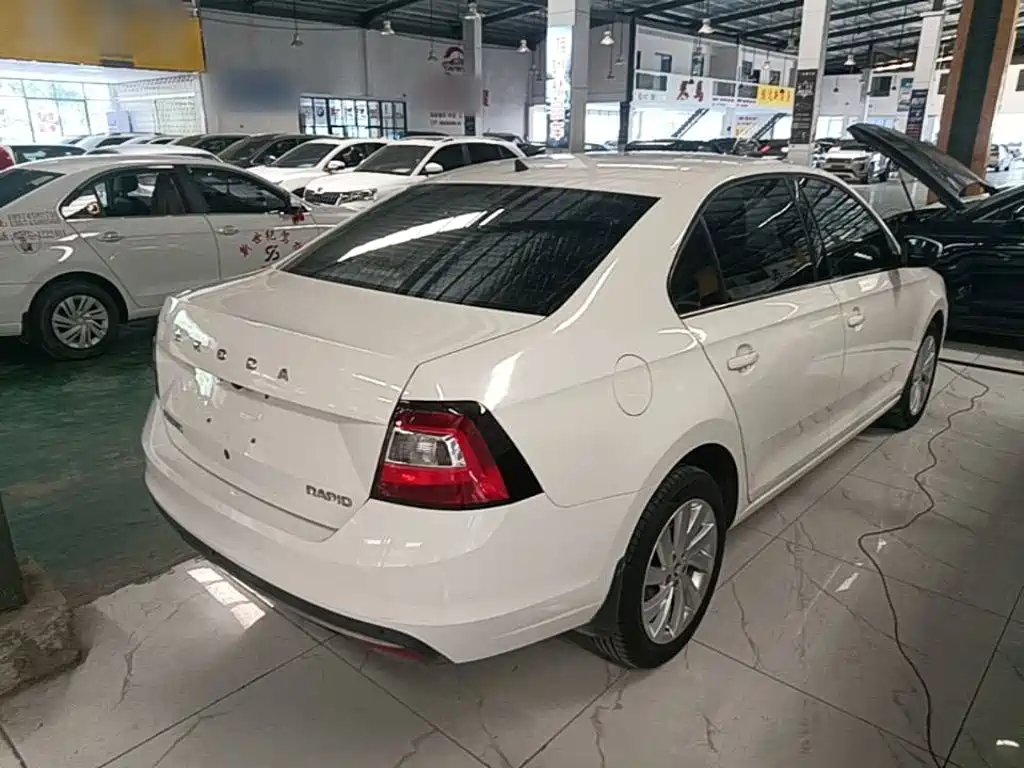 Rapid 1.5 L Auto Comfort CN-VI